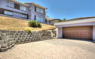 5 Bedroom House in Millard Grange