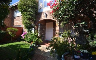 3 Bedroom Duplex in Haddon