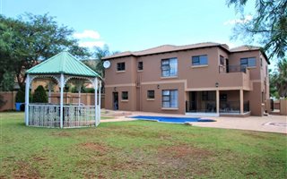 4 Bedroom House in Pinehaven
