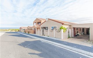 3 Bedroom House in Strandfontein
