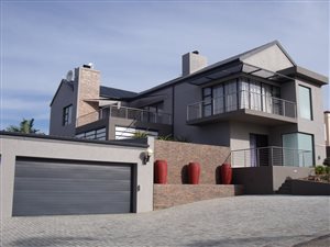 4 Bed House in Menkenkop