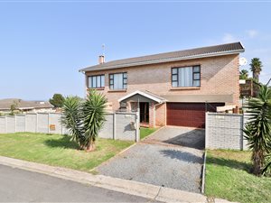 6 Bed Duplex in Gonubie