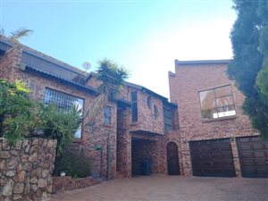4 Bed House in Kloofendal