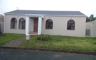 3 Bedroom House in Edgemead