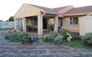 3 Bedroom House in Paradise Beach