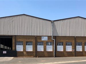 950 m² Industrial space in Delville