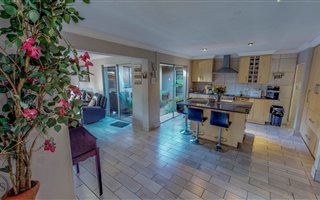 6 Bedroom House in Wierda Park