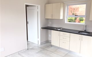 1 Bedroom Garden Cottage in Louwlardia