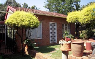 1 Bedroom Garden Cottage in Groenkloof