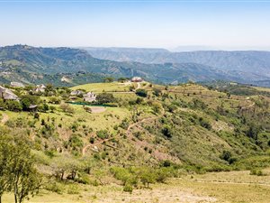 1425 m² Land available in Phezulu
