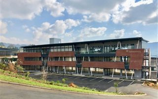 132 m² Office Space in Victoria Country Club Estate