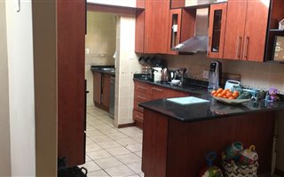 3 Bedroom Duet in Lynnwood Manor