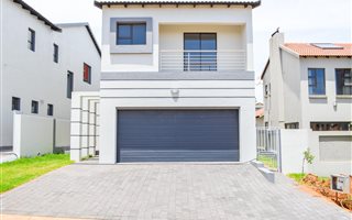3 Bedroom House in Olympus AH