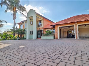 7 Bed House in Kameeldrift East