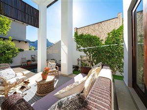 5 Bed House in Bishopscourt