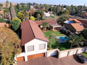 6 Bed House in Glen Marais