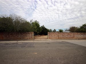 729 m² Land available in De Rust