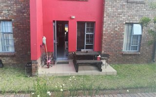 2 Bedroom Apartment in Rooihuiskraal North