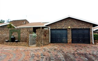 3 Bedroom Townhouse in Die Wilgers