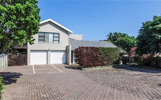 7 Bedroom House in Blue Bend
