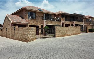 3 Bedroom Townhouse in Honeydew Manor