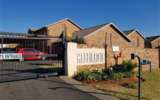 2 Bedroom Townhouse in Chloorkop