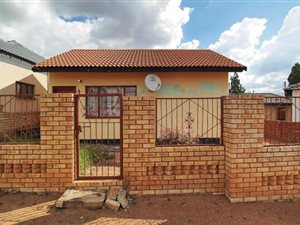 2 Bed House in Mabopane