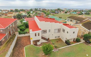 3 Bedroom House in Wavecrest