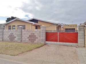 4 Bed House in Kwaford