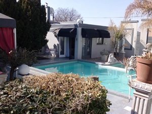 Commercial space in Parys