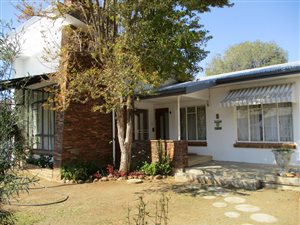 4 Bed House in Graaff Reinet