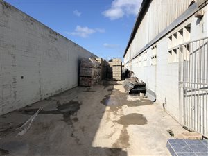 1200 m² Industrial space in Athlone