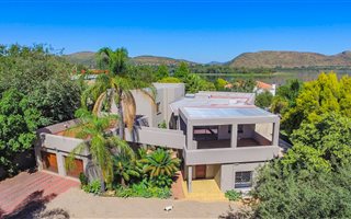 6 Bedroom House in Ifafi