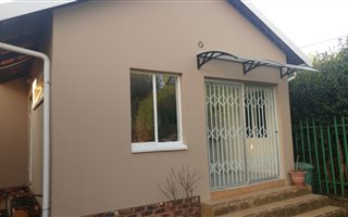 2 Bedroom Garden Cottage in Franklin Roosevelt Park
