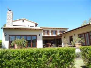 4 Bedroom House in Turtle Creek Golf Estate