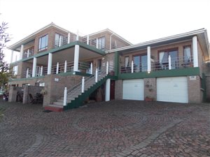 11 Bed House in Dana Bay