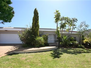4 Bed House in Protea Valley