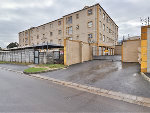 2 Bed Apartment in Cloetesville
