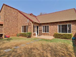 4 Bed Townhouse in Rietvalleirand