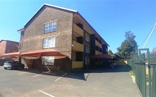 3 Bedroom Apartment in Witpoortjie