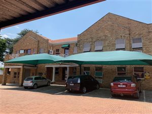 350 m² Office Space in Ferndale