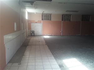 867 m² Commercial space in Underberg