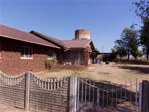 8.5 ha Smallholding in Rooiwal