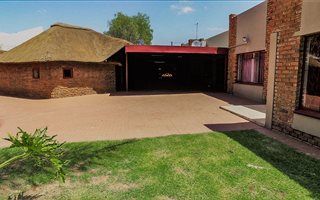 4 Bedroom House in Ivy Park