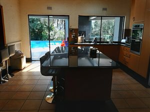 5 Bed House in Morningside Manor