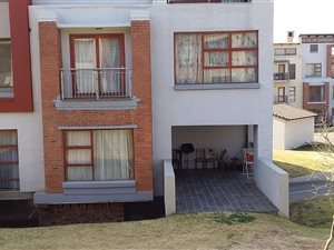 3 Bed Apartment in Midridge Park