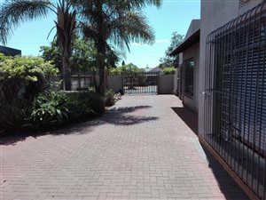 3 Bed House in Helikon Park