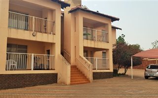 2 Bedroom Apartment in Rensburg