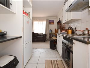 2 Bed Apartment in Roodepoort West