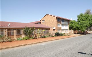 2 Bedroom Apartment in Adamayview
